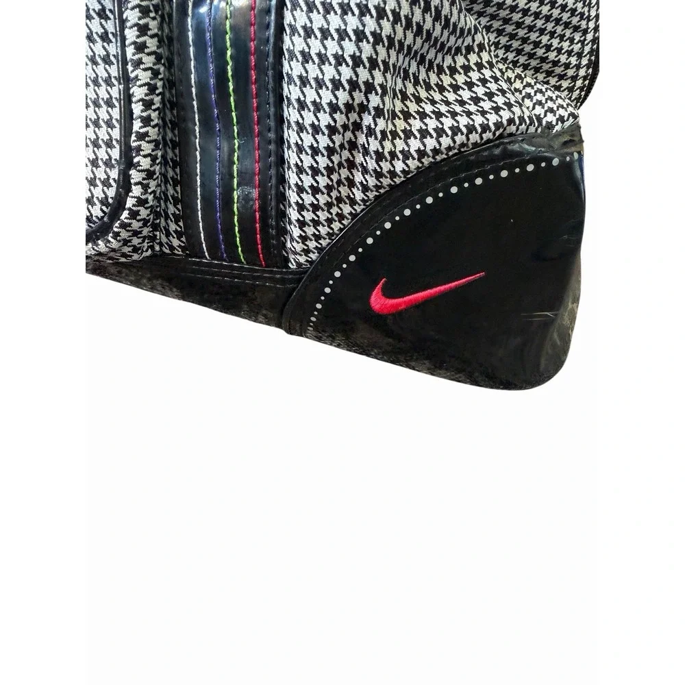 Nike Herringbone Duffel Bag Gym Carryon Overnight Black White Travel Purse Wrist